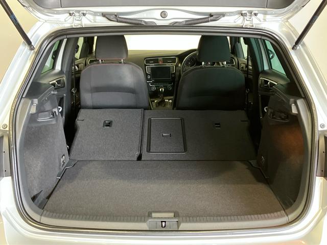 ゴルフGTI ベースグレード 禁煙 ワンオーナー車 DCCパッケージ アルミホイール 純正ナビ リアカメラ パドルシフト 18インチアルミ スマートキー サイドエアバック ETC ディスチャージヘッドライト ブルートゥース音楽(25枚目)