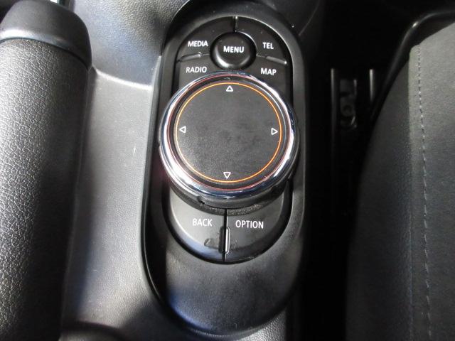 ＭＩＮＩ クーパーＳ　禁煙車　ナビゲーション　リアカメラ　サンルーフ　サイドカーテンエアバッグ　フルセグＴＶ　ＤＶＤ／ＣＤ　アルミホイール　ＬＥＤヘッドライト　スマートキー　ＥＴＣ　シートヒーター　記録簿有り　Ｂモニター（4枚目）