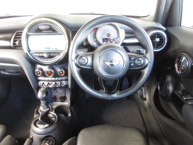 ＭＩＮＩ クーパーＳ　禁煙車　ナビゲーション　リアカメラ　サンルーフ　サイドカーテンエアバッグ　フルセグＴＶ　ＤＶＤ／ＣＤ　アルミホイール　ＬＥＤヘッドライト　スマートキー　ＥＴＣ　シートヒーター　記録簿有り　Ｂモニター（8枚目）