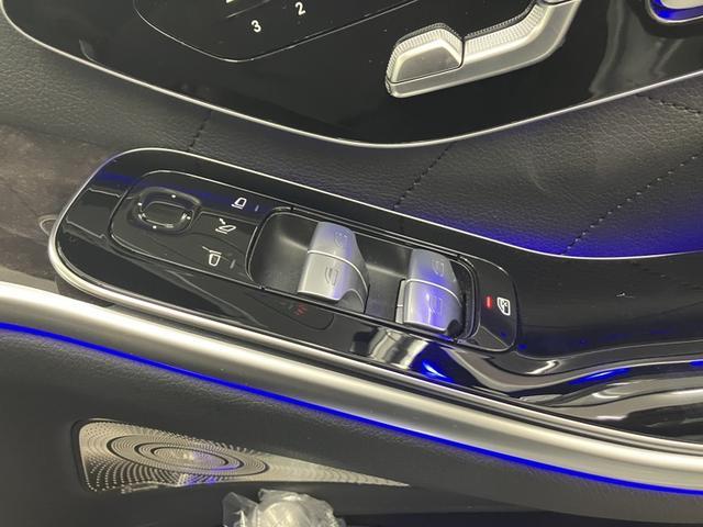 Ｓクラス Ｓ４００ｄ　４マチック　ＡＭＧライン　パノラマスライディングルーフ／アンビエントライト６４色／電動リアゲート／ブルメスターサラウンドサウンドシステム／メモリー付きパワーシート／シートヒーター／シートベンチレーション／ヘッドアップディスプレ（20枚目）