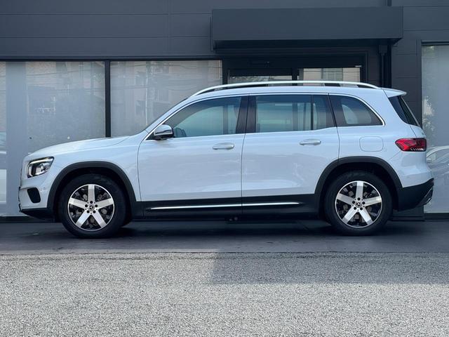 GLB GLB200d 4マチック 弊社下取り車両 AMGラインパッケージ レザーDINAMICAシート 19インチアルミ プライバシーガラス マルチビームLEDヘッドライト 本革スポーツステアリング レーダーセーフティーPKG(4枚目)