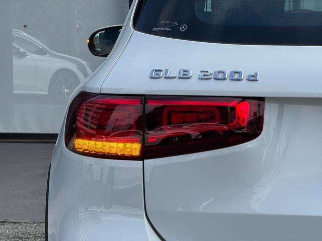 GLB GLB200d 4マチック 弊社下取り車両 AMGラインパッケージ レザーDINAMICAシート 19インチアルミ プライバシーガラス マルチビームLEDヘッドライト 本革スポーツステアリング レーダーセーフティーPKG(9枚目)