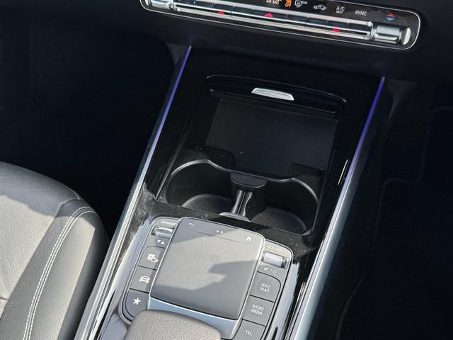 GLB GLB200d 4マチック 弊社下取り車両 AMGラインパッケージ レザーDINAMICAシート 19インチアルミ プライバシーガラス マルチビームLEDヘッドライト 本革スポーツステアリング レーダーセーフティーPKG(37枚目)