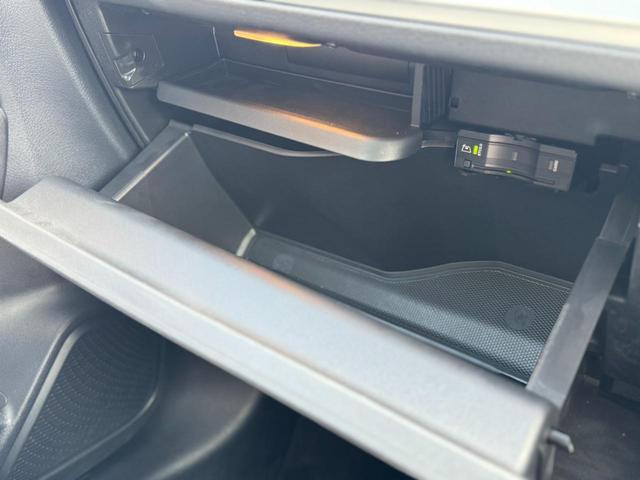 GLB GLB200d 4マチック 弊社下取り車両 AMGラインパッケージ レザーDINAMICAシート 19インチアルミ プライバシーガラス マルチビームLEDヘッドライト 本革スポーツステアリング レーダーセーフティーPKG(41枚目)