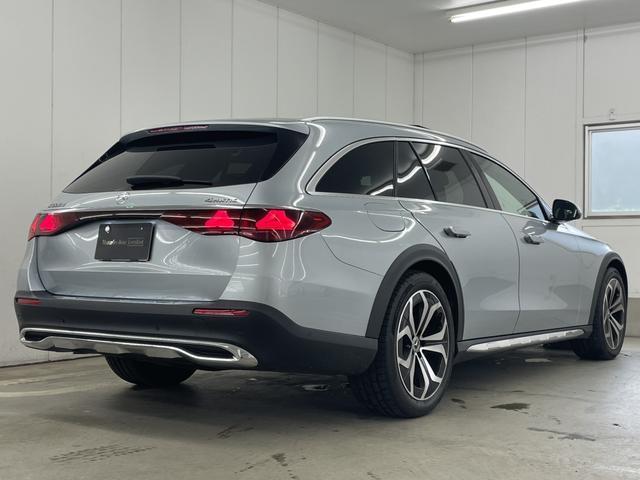 Eクラスオールテレイン E220d 4マチック オールテレイン アドバンスドパッケージ/デジタルインテリアパッケージ/レザーエクスクルーシブパッケージ/シートベンチレーター(シートヒーター機能含)/パノラミックスライディングルーフ/ヘッドアップディスプレイ(8枚目)