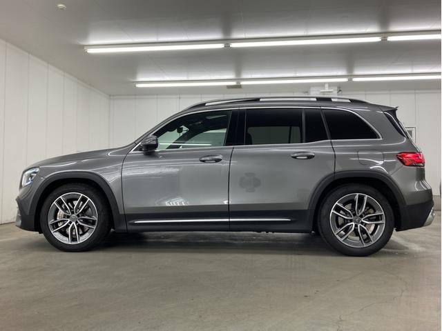 GLB GLB35 4マチック パノラマスライディングルーフ パワーシート シートヒーター シートベンチレーション 360℃カメラシステム付 LEDヘッドライト 本革シート マウンテングレー 64色アンビエントライトシステム(3枚目)