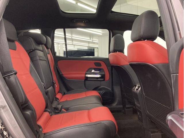 GLB GLB35 4マチック パノラマスライディングルーフ パワーシート シートヒーター シートベンチレーション 360℃カメラシステム付 LEDヘッドライト 本革シート マウンテングレー 64色アンビエントライトシステム(11枚目)