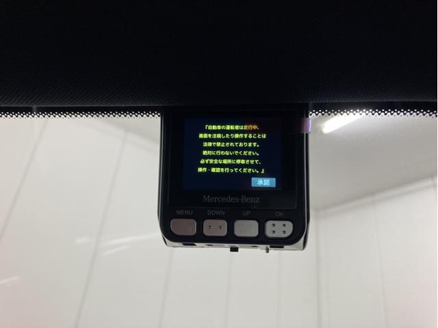 GLB GLB35 4マチック パノラマスライディングルーフ パワーシート シートヒーター シートベンチレーション 360℃カメラシステム付 LEDヘッドライト 本革シート マウンテングレー 64色アンビエントライトシステム(27枚目)