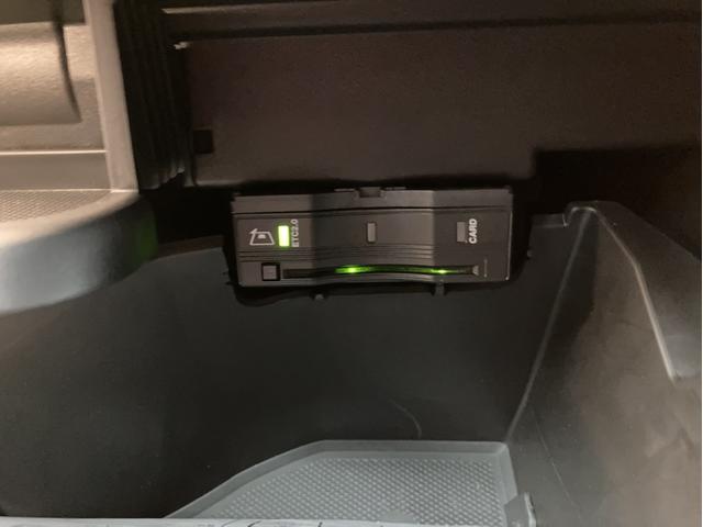 GLB GLB35 4マチック パノラマスライディングルーフ パワーシート シートヒーター シートベンチレーション 360℃カメラシステム付 LEDヘッドライト 本革シート マウンテングレー 64色アンビエントライトシステム(28枚目)