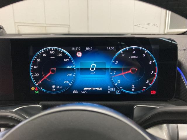 GLB GLB35 4マチック パノラマスライディングルーフ パワーシート シートヒーター シートベンチレーション 360℃カメラシステム付 LEDヘッドライト 本革シート マウンテングレー 64色アンビエントライトシステム(29枚目)