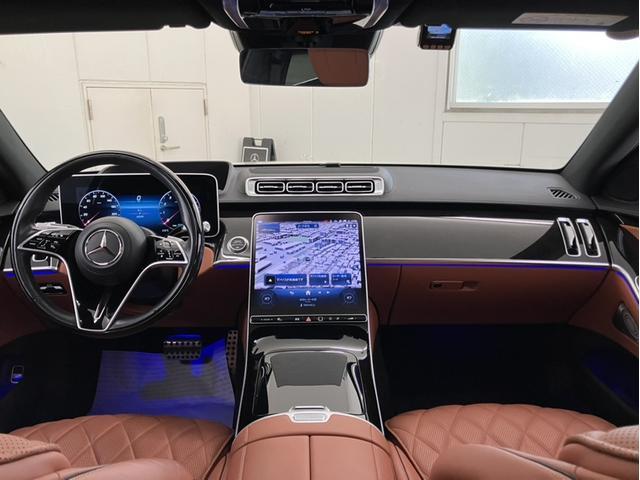 『全席が主役席』となっておりますので、後部座席も快適な乗り心地でございます。まずは実際に乗って頂き、お確かめ下さいませ。