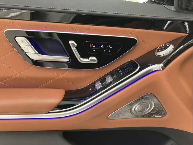 メルセデス・ベンツのボディ構造には衝撃吸収スペースをわざと確保することで万が一ぶつかった際の衝撃を瞬時に逃がします。さらにその中には頑丈なフレームがあり車内に危険物が侵入しない構造になっております。