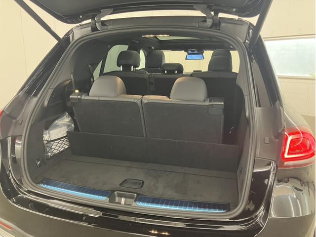 第三京浜道路　玉川インターを羽田方面に下りていただき、環状八号線を５分ほど直進していただくと当店がございます。常時４０台在庫のお車を、雨の日でもゆっくりとご覧いただけます。