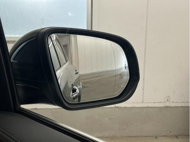 当店は、屋根つきの独立した中古車ショールームになっており、常時４０台程展示しております。雨や雪等悪天候でもゆっくりとご納得いくまで、お車をご覧頂けます。住所は、『東京都世田谷区奥沢６−２−２』です。