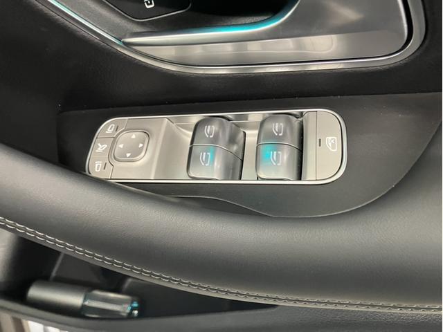 当店は、屋根つきの独立した中古車ショールームになっており、常時４０台程展示しております。雨や雪等悪天候でもゆっくりとご納得いくまで、お車をご覧頂けます。住所は、『東京都世田谷区奥沢６−２−２』です。