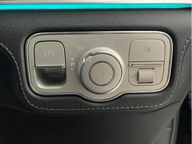 当店は、屋根つきの独立した中古車ショールームになっており、常時４０台程展示しております。雨や雪等悪天候でもゆっくりとご納得いくまで、お車をご覧頂けます。住所は、『東京都世田谷区奥沢６−２−２』です。