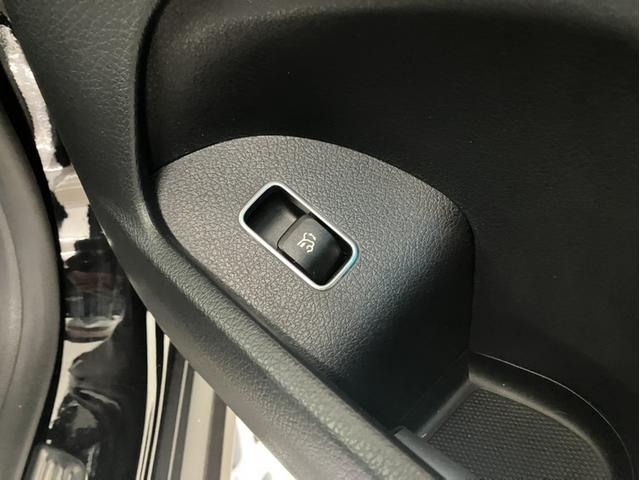 当店は、屋根つきの独立した中古車ショールームになっており、常時４０台程展示しております。雨や雪等悪天候でもゆっくりとご納得いくまで、お車をご覧頂けます。住所は、『東京都世田谷区奥沢６−２−２』です。