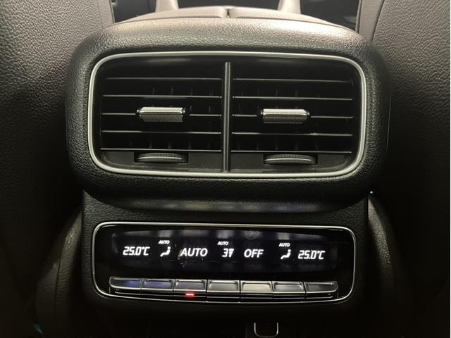 当店は、屋根つきの独立した中古車ショールームになっており、常時４０台程展示しております。雨や雪等悪天候でもゆっくりとご納得いくまで、お車をご覧頂けます。住所は、『東京都世田谷区奥沢６−２−２』です。