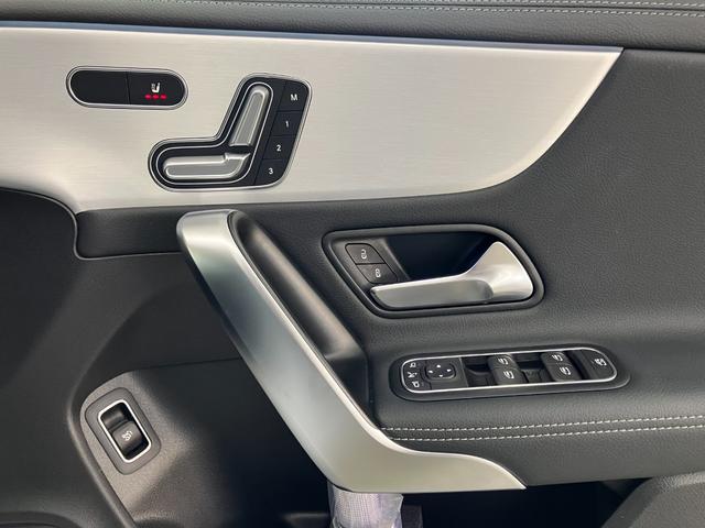 ���X�́A�������̓Ɨ��������ÎԃV���[���[���ɂȂ��Ă���A�펞�S�O����W�����Ă���܂��B�J��ᓙ���V��ł��������Ƃ��[�������܂ŁA���Ԃ����������܂��B�Z���́A�w�����s���c�J�扜��U�|�Q�|�Q�x�ł��B