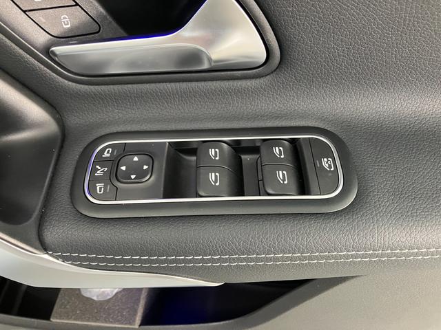 ���X�́A�������̓Ɨ��������ÎԃV���[���[���ɂȂ��Ă���A�펞�S�O����W�����Ă���܂��B�J��ᓙ���V��ł��������Ƃ��[�������܂ŁA���Ԃ����������܂��B�Z���́A�w�����s���c�J�扜��U�|�Q�|�Q�x�ł��B