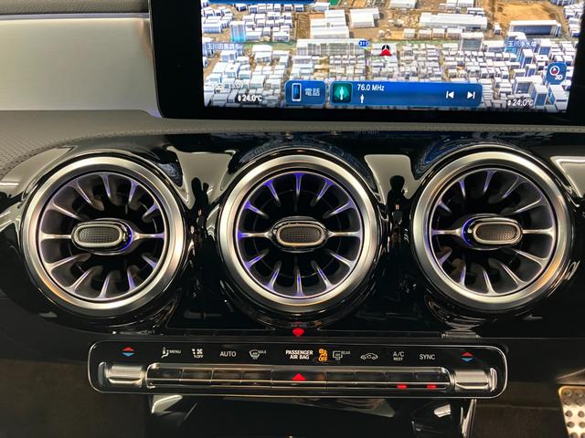 ���X�́A�������̓Ɨ��������ÎԃV���[���[���ɂȂ��Ă���A�펞�S�O����W�����Ă���܂��B�J��ᓙ���V��ł��������Ƃ��[�������܂ŁA���Ԃ����������܂��B�Z���́A�w�����s���c�J�扜��U�|�Q�|�Q�x�ł��B