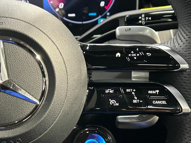 メルセデス・ベンツの定める厳しい基準をクリアしたお車のみをご案内させて頂きます。納車前整備はメーカー規定に基づき１００項目以上にも及ぶ点検を熟練のメカニックによって行いご納車させて頂きます。