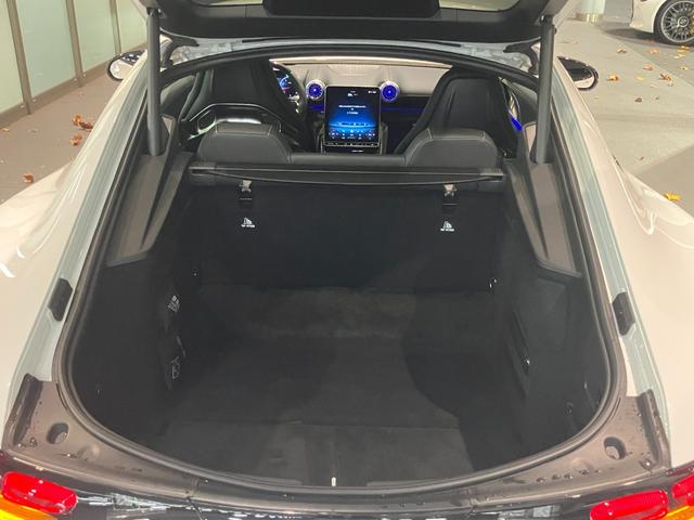 GT 63 4マチック+ クーペ 認定中古車 AMGカーボンパッケージ 21インチアルミホイール パフォーマンスシート イエローシートベルト 電動テールゲート ブルメスターサウンドシステム シートベンチレーター(12枚目)