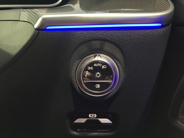 �����Z�f�X�E�V�[�g�̗ǂ��́A���ɂ����\���ɂȂ��Ă���܂��B�܂�Ŏ���̃\�t�@�[�ɍ���Ȃ���A�ړ����Ă��邩�̗l�Ȋ��o�ł������܂��B�ړI�n�܂ŉ��K�ȃh���C�r���O�����y���݉������B