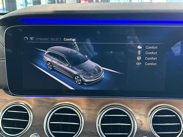 �����Z�f�X�E�V�[�g�̗ǂ��́A���ɂ����\���ɂȂ��Ă���܂��B�܂�Ŏ���̃\�t�@�[�ɍ���Ȃ���A�ړ����Ă��邩�̗l�Ȋ��o�ł������܂��B�ړI�n�܂ŉ��K�ȃh���C�r���O�����y���݉������B