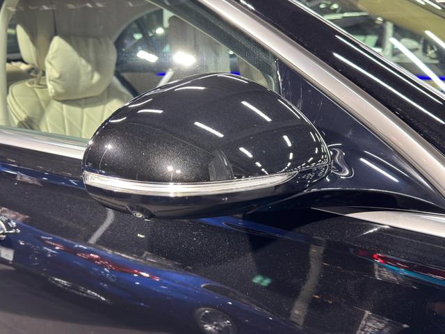 �����Z�f�X�E�V�[�g�̗ǂ��́A���ɂ����\���ɂȂ��Ă���܂��B�܂�Ŏ���̃\�t�@�[�ɍ���Ȃ���A�ړ����Ă��邩�̗l�Ȋ��o�ł������܂��B�ړI�n�܂ŉ��K�ȃh���C�r���O�����y���݉������B