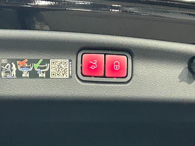 �����Z�f�X�E�x���c�̃{�f�B�\���ɂ͏Ռ��z���X�y�[�X���킴�Ɗm�ۂ��邱�ƂŖ�����Ԃ������ۂ̏Ռ����u���ɓ������܂��B����ɂ��̒��ɂ͊��ȃt���[��������ԓ��Ɋ댯�����N�����Ȃ��\���ɂȂ��Ă���܂��B