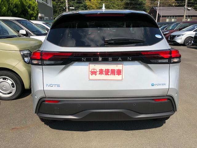 X 登録済未使用車 横滑り防止 Iストップ エマージェンシー 禁煙 スマートキー フルオートエアコン パワーウインドウ 盗難防止 エアバッグ ABS パワーステアリング 衝突安全ボディ キーレス(6枚目)