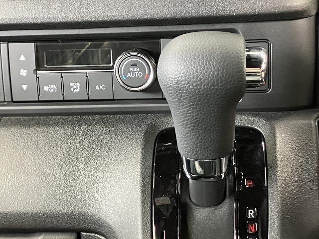 Ｎ－ＢＯＸカスタム ベースグレード　届出済未使用車　バックカメラ　両側スライド・片側電動　クリアランスソナー　オートクルーズコントロール　衝突被害軽減システム　オートライト　ＬＥＤヘッドランプ　スマートキー　アイドリングストップ（4枚目）