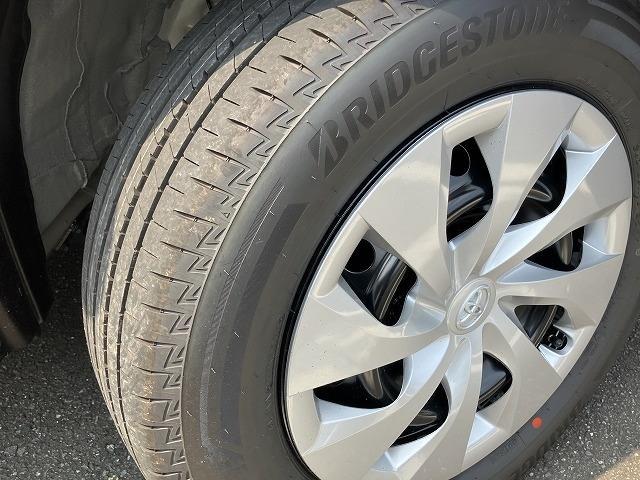 ヤリスクロス Ｘ　登録済未使用車　ＥＴＣ　バックカメラ　クリアランスソナー　オートクルーズコントロール　衝突被害軽減システム　オートマチックハイビーム　オートライト　アルミホイール　スマートキー　電動格納ミラー　ＣＶＴ（20枚目）