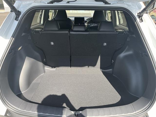 カローラクロス Ｚ　登録済未使用車　ＥＴＣ　バックカメラ　クリアランスソナー　オートクルーズコントロール　レーンアシスト　パワーシート　衝突被害軽減システム　オートライト　ヘッドライトウォッシャー　電動リアゲート（19枚目）