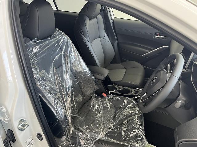 カローラクロス Ｚ　登録済未使用車　ＥＴＣ　バックカメラ　クリアランスソナー　オートクルーズコントロール　レーンアシスト　パワーシート　衝突被害軽減システム　オートライト　ヘッドライトウォッシャー　電動リアゲート（43枚目）