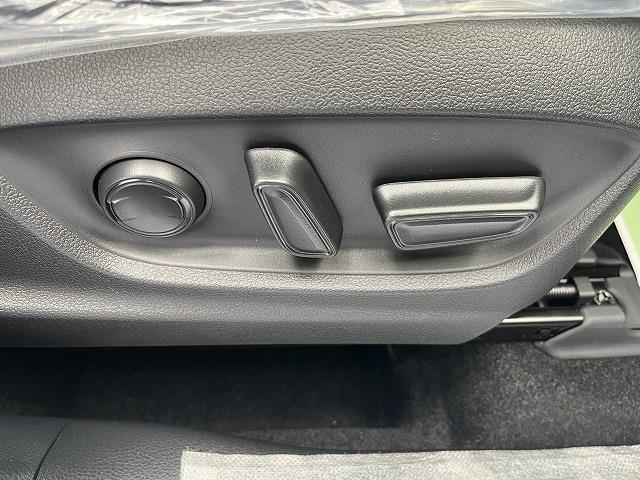 カローラクロス Ｚ　登録済未使用車　ＥＴＣ　バックカメラ　クリアランスソナー　オートクルーズコントロール　レーンアシスト　パワーシート　衝突被害軽減システム　オートライト　ヘッドライトウォッシャー　電動リアゲート（50枚目）