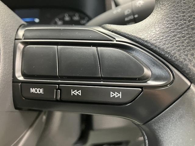 ヤリス X 登録済未使用車 バックカメラ クリアランスソナー レーンアシスト 衝突被害軽減システム オートマチックハイビーム オートライト スマートキー 電動格納ミラー CVT 盗難防止システム 衝突安全ボディ(4枚目)