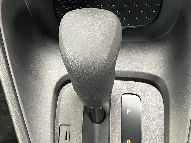 ヤリス X 登録済未使用車 バックカメラ クリアランスソナー レーンアシスト 衝突被害軽減システム オートマチックハイビーム オートライト スマートキー 電動格納ミラー CVT 盗難防止システム 衝突安全ボディ(8枚目)