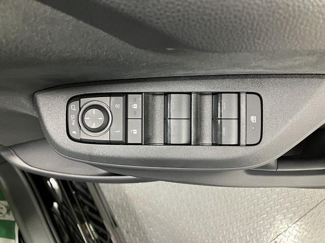 ヤリス X 登録済未使用車 バックカメラ クリアランスソナー レーンアシスト 衝突被害軽減システム オートマチックハイビーム オートライト スマートキー 電動格納ミラー CVT 盗難防止システム 衝突安全ボディ(11枚目)