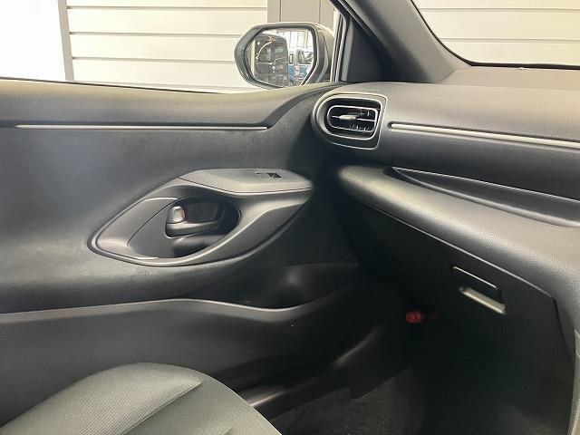 ヤリス X 登録済未使用車 バックカメラ クリアランスソナー レーンアシスト 衝突被害軽減システム オートマチックハイビーム オートライト スマートキー 電動格納ミラー CVT 盗難防止システム 衝突安全ボディ(30枚目)