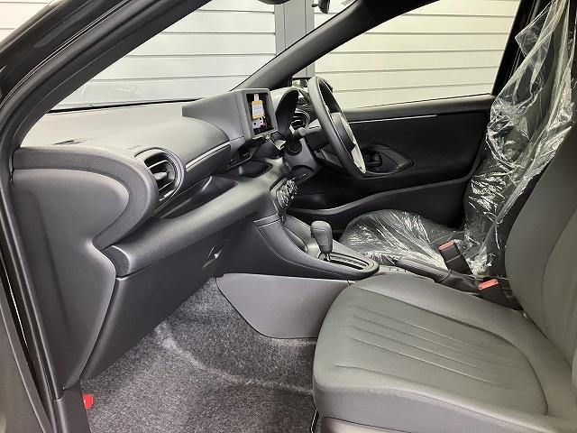 ヤリス X 登録済未使用車 バックカメラ クリアランスソナー レーンアシスト 衝突被害軽減システム オートマチックハイビーム オートライト スマートキー 電動格納ミラー CVT 盗難防止システム 衝突安全ボディ(31枚目)