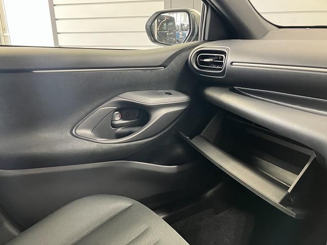 ヤリス X 登録済未使用車 バックカメラ クリアランスソナー レーンアシスト 衝突被害軽減システム オートマチックハイビーム オートライト スマートキー 電動格納ミラー CVT 盗難防止システム 衝突安全ボディ(40枚目)