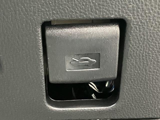 ヤリス X 登録済未使用車 バックカメラ クリアランスソナー レーンアシスト 衝突被害軽減システム オートマチックハイビーム オートライト スマートキー 電動格納ミラー CVT 盗難防止システム 衝突安全ボディ(41枚目)