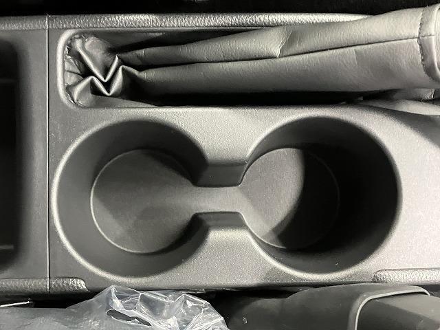 ヤリス X 登録済未使用車 バックカメラ クリアランスソナー レーンアシスト 衝突被害軽減システム オートマチックハイビーム オートライト スマートキー 電動格納ミラー CVT 盗難防止システム 衝突安全ボディ(44枚目)