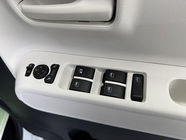 ムーヴキャンバス ストライプスＸ　届出済未使用車　両側電動スライドドア　クリアランスソナー　レーンアシスト　衝突被害軽減システム　オートライト　スマートキー　アイドリングストップ　電動格納ミラー　ベンチシート　ＣＶＴ　盗難防止システム（7枚目）