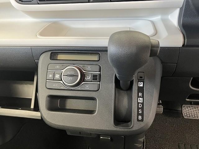 ムーヴキャンバス ストライプスＸ　届出済未使用車　両側電動スライドドア　クリアランスソナー　レーンアシスト　衝突被害軽減システム　オートライト　スマートキー　アイドリングストップ　電動格納ミラー　ベンチシート　ＣＶＴ　盗難防止システム（6枚目）