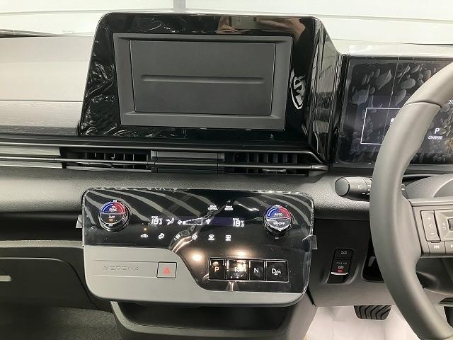 セレナ ＸＶ　登録済未使用車　全周囲カメラ　クリアランスソナー　オートクルーズコントロール　衝突被害軽減システム　両側電動スライドドア　オートマチックハイビーム　オートライト　ＬＥＤヘッドランプ　スマートキー（9枚目）