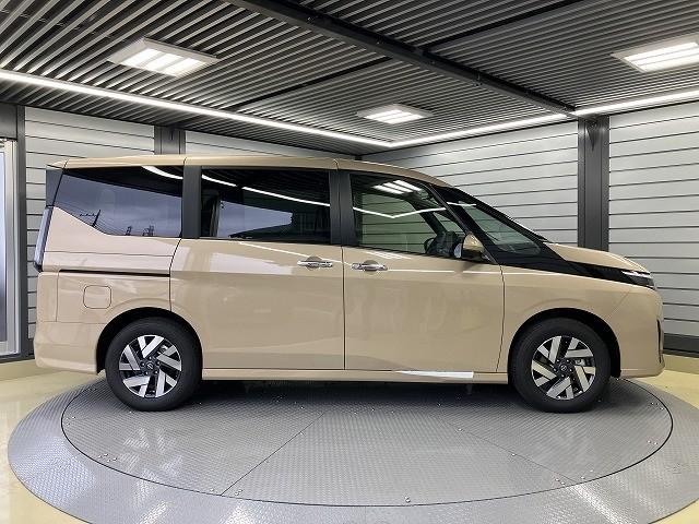 セレナ ＸＶ　登録済未使用車　全周囲カメラ　クリアランスソナー　オートクルーズコントロール　衝突被害軽減システム　両側電動スライドドア　オートマチックハイビーム　オートライト　ＬＥＤヘッドランプ　スマートキー（14枚目）