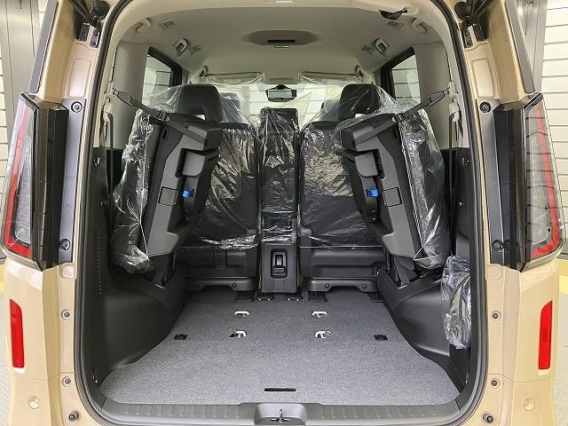 セレナ ＸＶ　登録済未使用車　全周囲カメラ　クリアランスソナー　オートクルーズコントロール　衝突被害軽減システム　両側電動スライドドア　オートマチックハイビーム　オートライト　ＬＥＤヘッドランプ　スマートキー（19枚目）